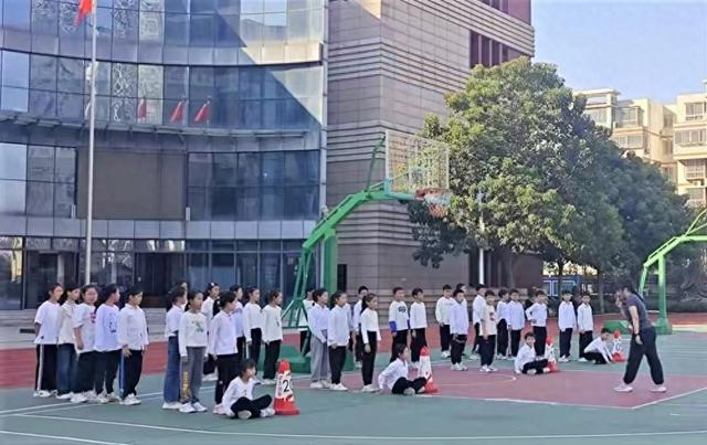 威客电竞郑州管城区外国语牧歌小学：以特色体育课程绘牧歌教育华章(图1)