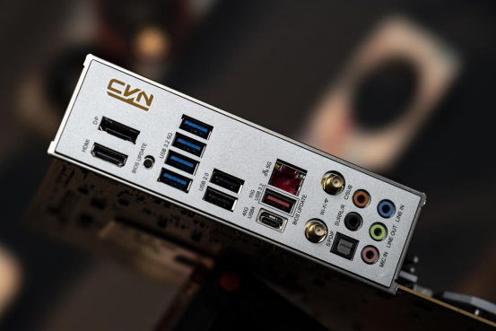 威客电竞官网显卡易拆七彩虹CVN X870 ARK电竞主板即将开售(图4)